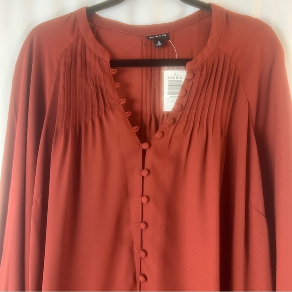 NWT Torrid Georgette Smocked Blouson Sleeve Blouse
Button-Down Blouse Size: 3 - Picture 6 of 17